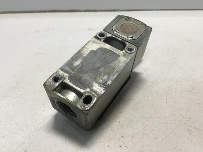 Used RB DENISON Limit Switch C2JK053 #121202