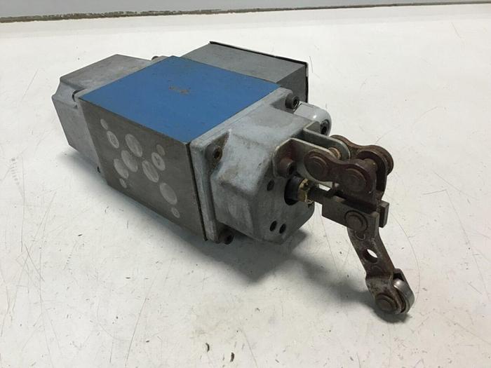 Used MANNESMANN REXROTH Solenoid Valve 54WMRA10D32YBW #135651