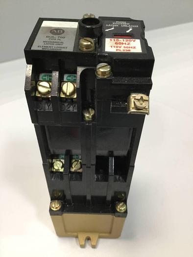 Used ALLEN BRADLEY AC Relay 700-P400A1 SER B NO CONTACTS #92930