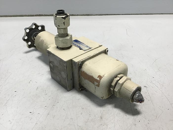 Used VICKERS SG-3F-10-LA-S10 Valve Used #135647