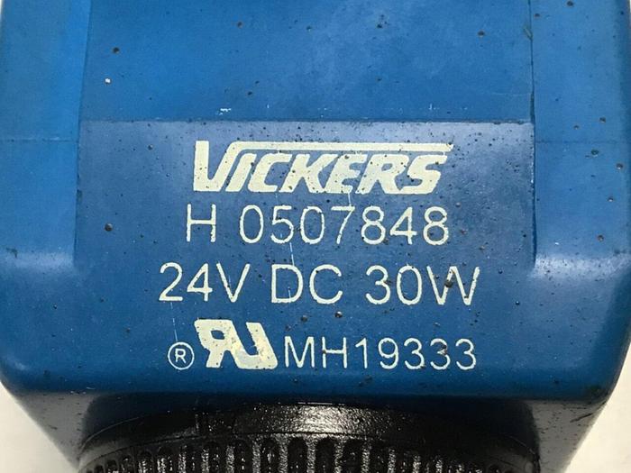 Used VICKERS Valve DG4V-3-2A-M-U-H7-60 #131560