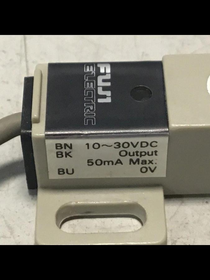 Used FUJI ELECTRIC Proximity Switch PE-B4D3 USED
