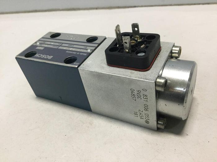 Used BOSCH Hydraulic Valve 0 811 402 034 #102335