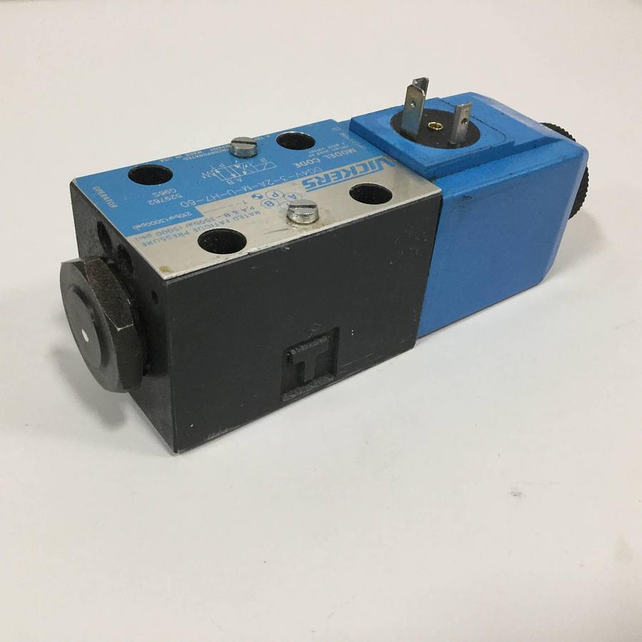 Used VICKERS Valve DG4V-3-2A-M-U-H7-60 Used