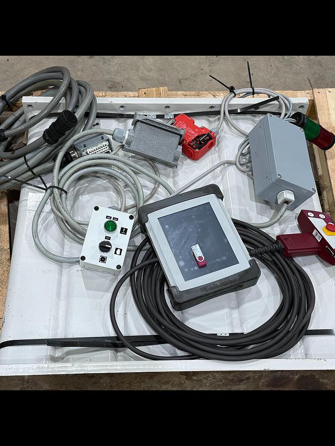 Used Wittmann R8.3/CNC8