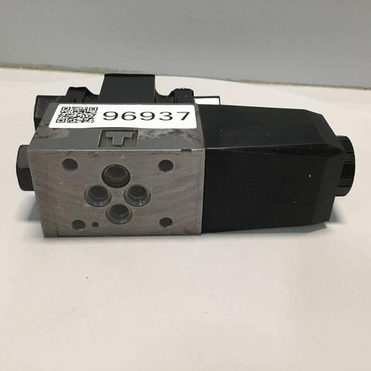 Used VICKERS Valve DG4V-3-2A-M-P7-H-7-T10-50 #96937