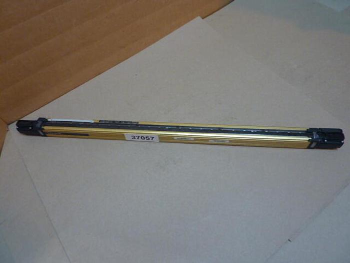 Used SUNX LTD Light Curtain Emitter SF4B-H32-01 EV2 #37057