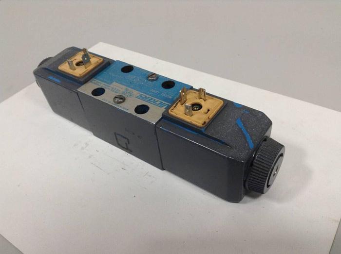 Used VICKERS Directional Valve DG4V-3-6C-M-U-HL7-60 Used