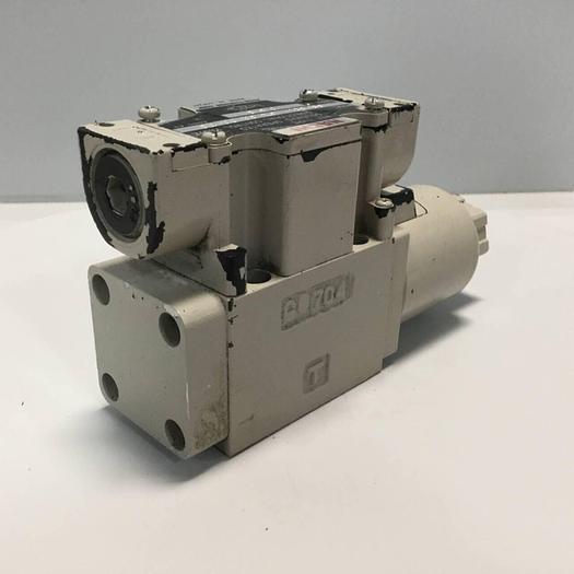 Used NACHI Directional Control Valve SS-G01-A3X-GR-D2-20 #91602