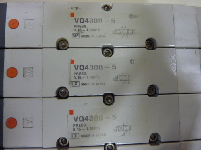 Used SMC Control Block w/ Valves VQ4300-5 #66057