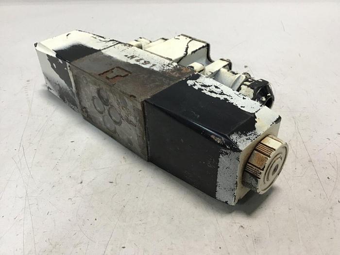 Used VICKERS Tokimec Directional Control Valve DG4V32CMP7H750 #136528