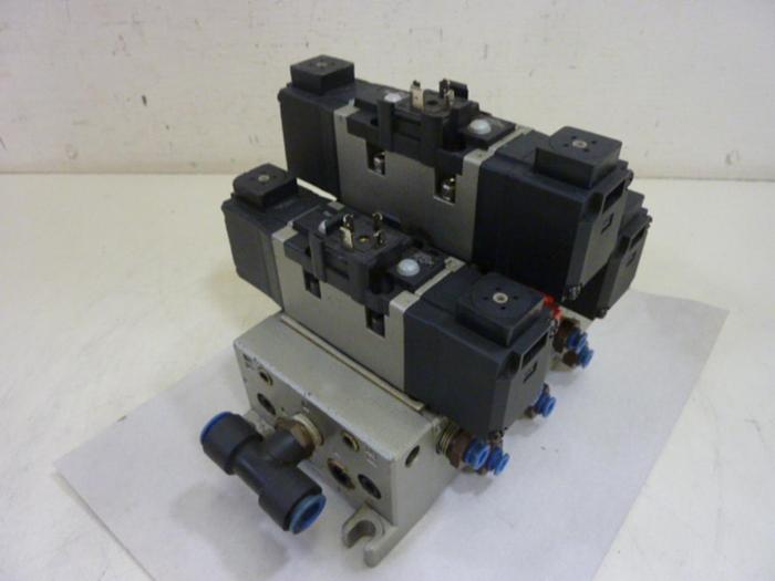Used SMC Control Block w/ Valves VS7-6-FG-D-3Z #60111