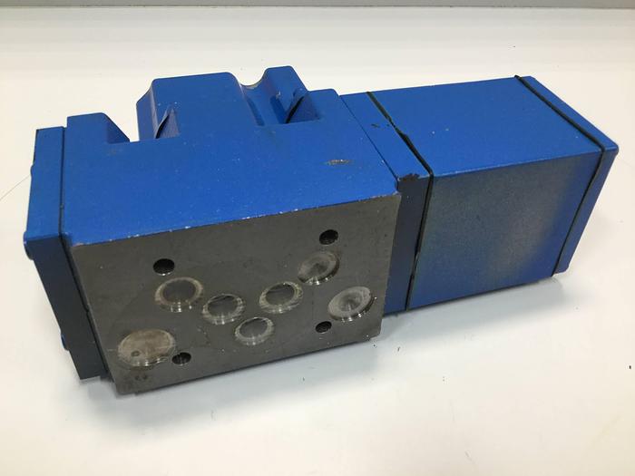 Used MOOG Servo Valve J661-040A Used