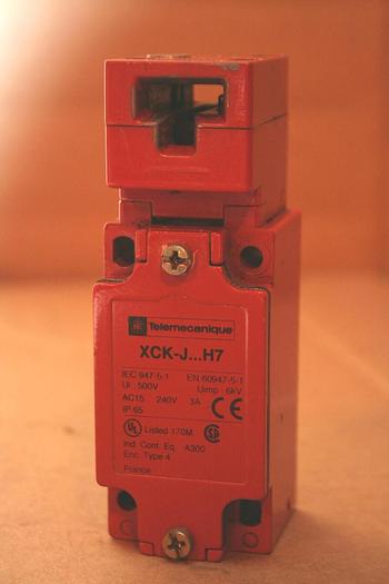 Used TELEMECANIQUE Switch XCK J7910H7 #11166