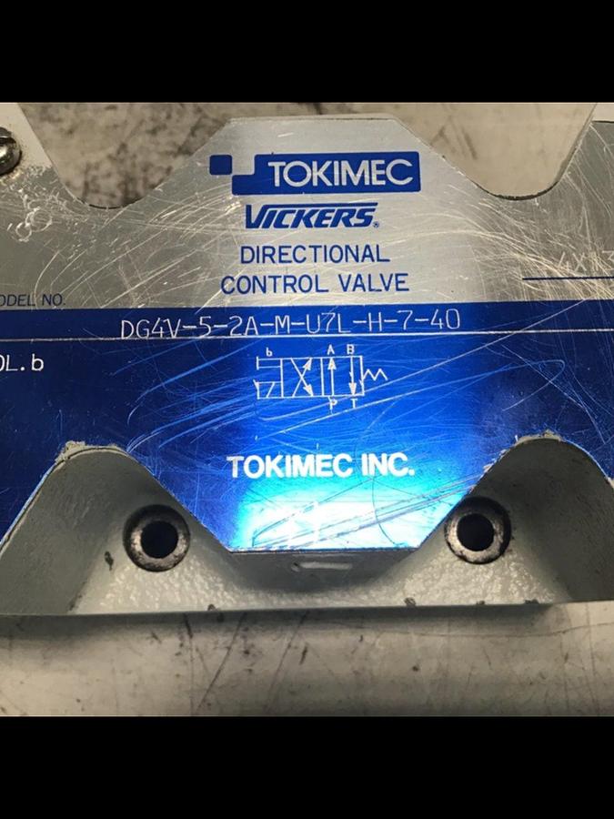 Used VICKERS Directional Control Valve DG4V-5-2A-M-U7L-H-7-40 USED