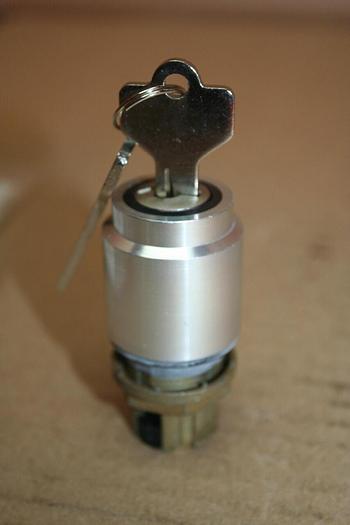 ALLEN BRADLEY Selector Switch 800EM-KR21 #19332