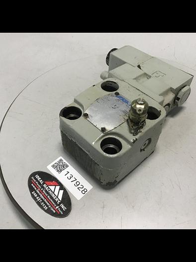 Used VICKERS Valve CG5060AFMUH7110 #137928