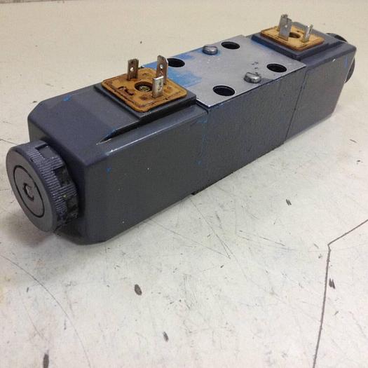 Used VICKERS Directional Valve DG4V-3-6C-M-U-HL7-60 Used