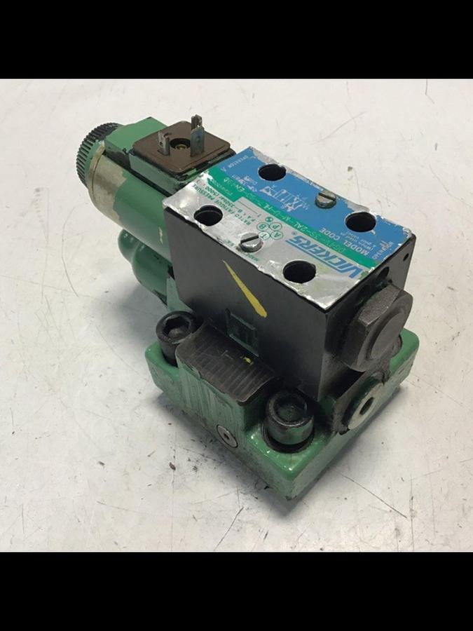 Used VICKERS Directional Valve DG4V-3S-2AL-M-U-HL7-60-EN490 Used