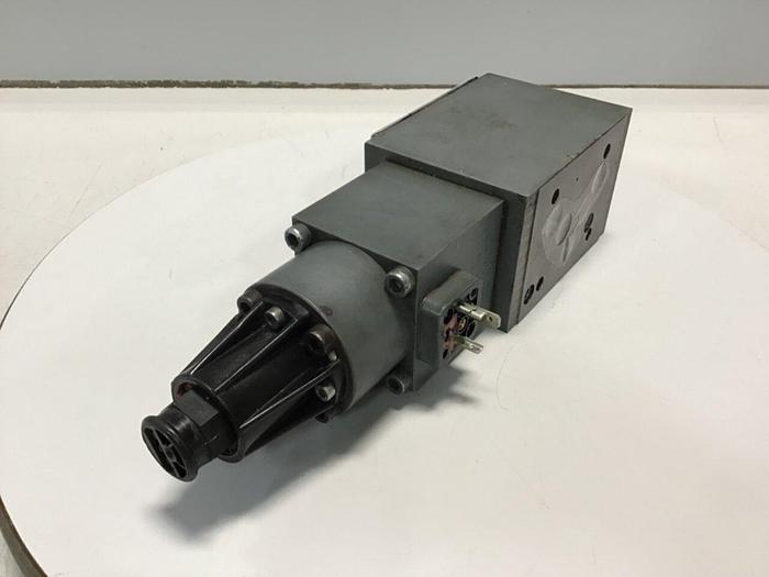 Used MANNESMANN REXROTH Proportional Flow Control Valve 4WRE10EA641224Z4M468 Used