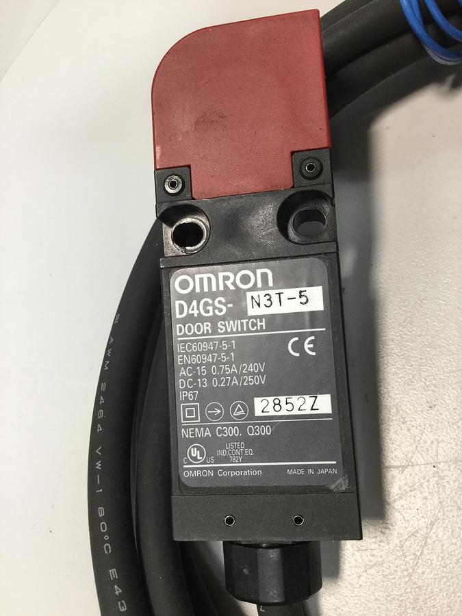 Used OMRON Door Switch D4GS-N3T-5 USED