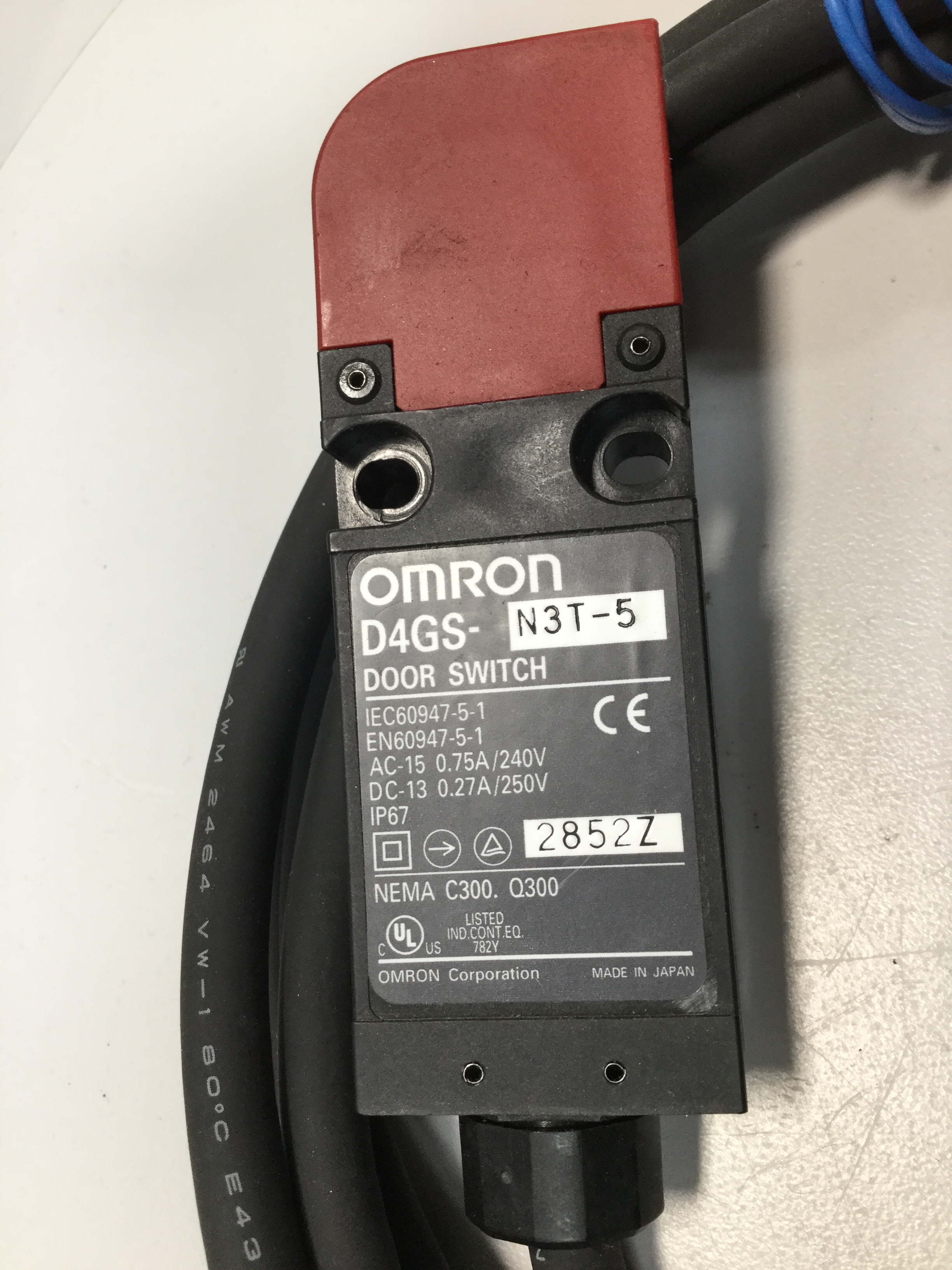 Used OMRON Door Switch D4GS-N3T-5 USED
