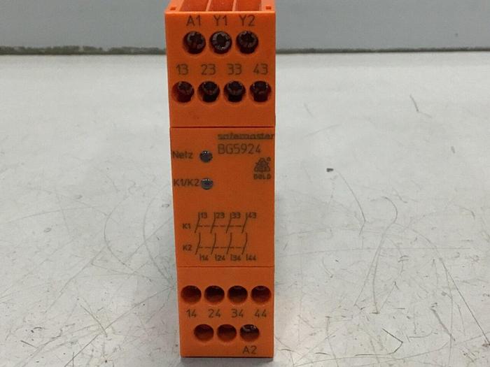 Used SAFEMASTER Safety Relay BG5924.04 #131275