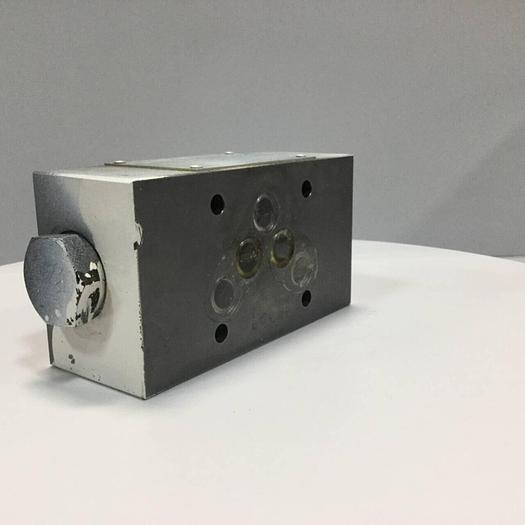 Used VICKERS Tokimec Pressure Relief Valve DGMDC5YBK30J #95851