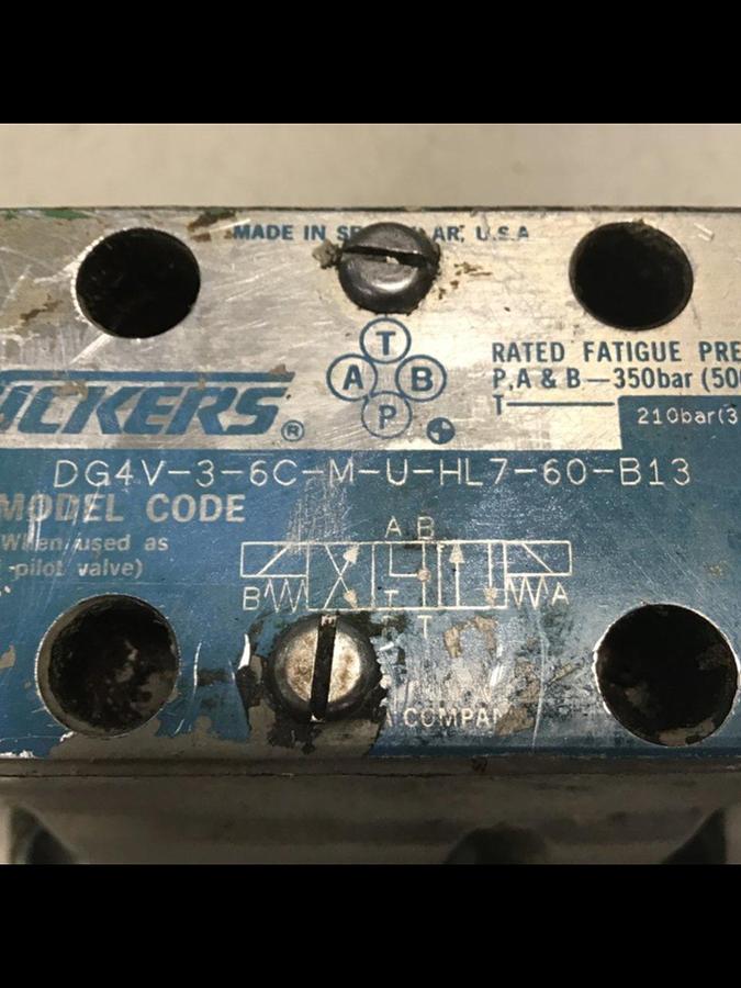 Used VICKERS Solenoid Directional Valve DG4V-3-6C-M-U-HL7-60-B13 Used