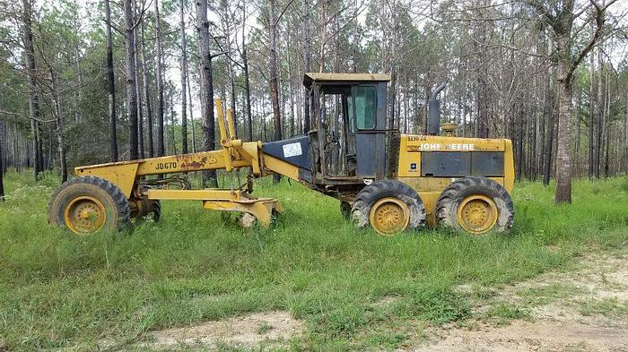 Used 1976 John Deere 670