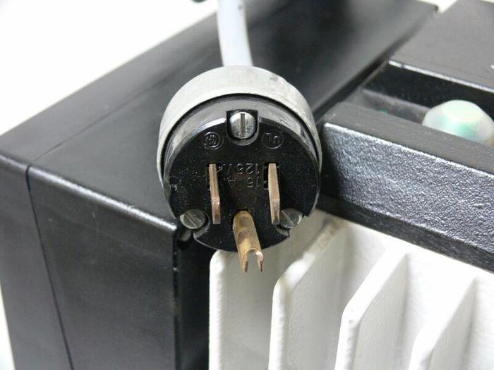 Used Pfeiffer Balzers UNO 016B Single Stage Vacuum Pump  9.5 CFM