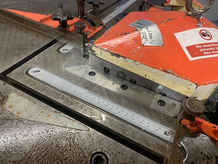 Used AMADA CSW220 station hydraulic 4mm Corner notching machine