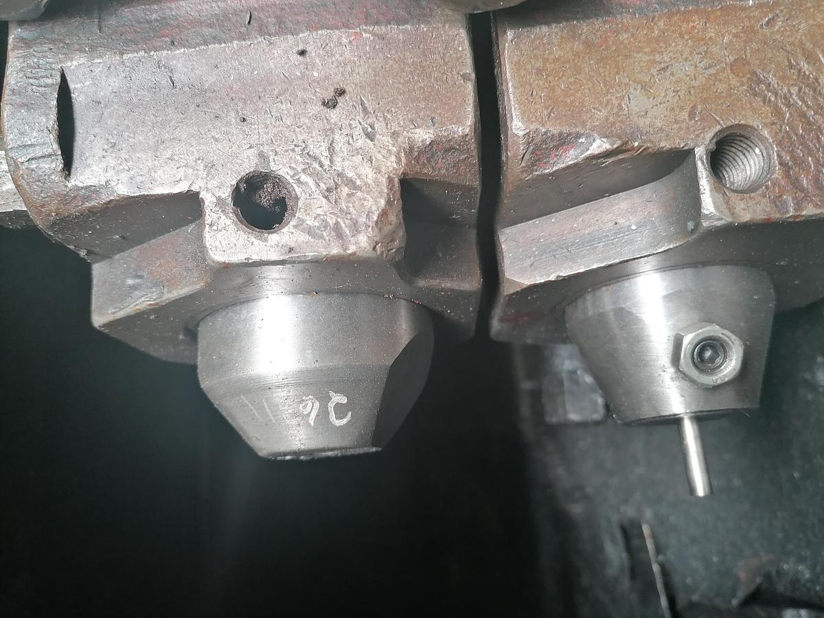 Gebraucht ASAHI OKUMA AOT-10B – 2 Matrizen / 2-Schlag Mehrstufenpresse (Cold Header)