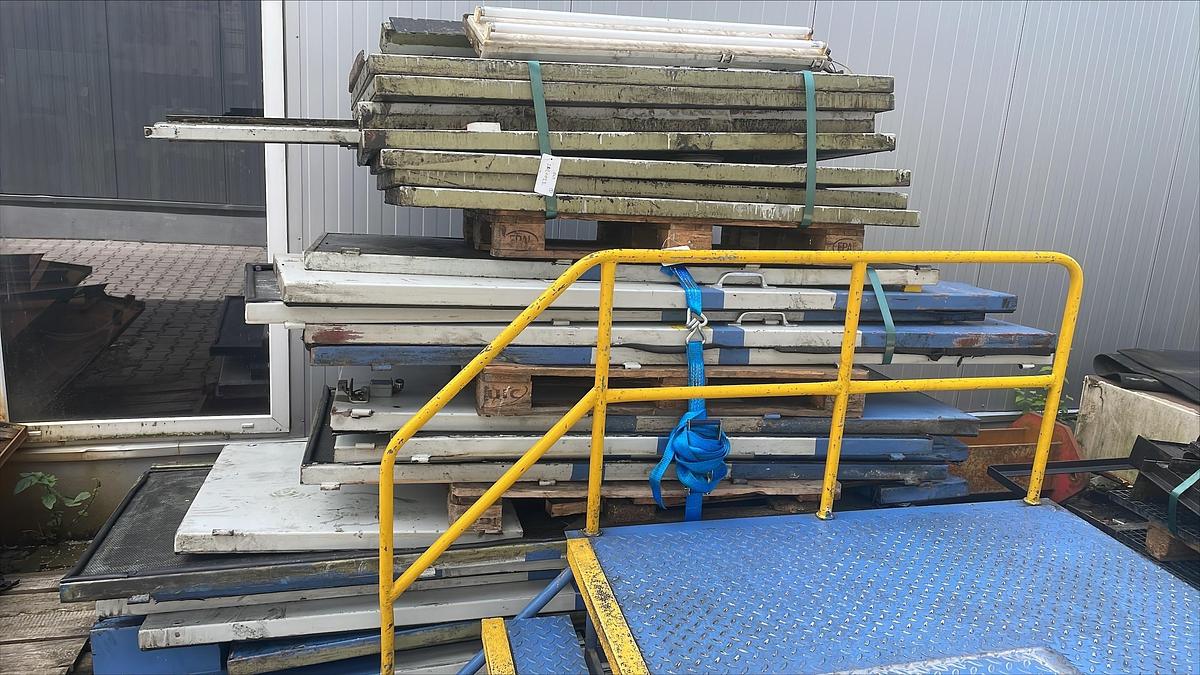 Gebraucht NEDSCHROEF BL4 – 4 Matrizen / 7-Stufen Mehrstufenpresse (Boltmaker)