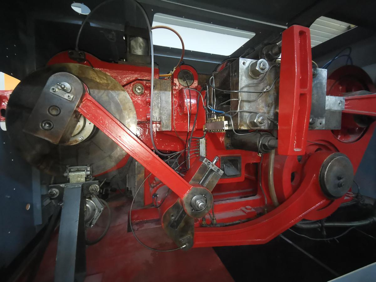 Gebraucht CHUN ZU CBF 63S – 3 Matrizen / 3-Stufen Mehrstufenpresse (Bolt Former)