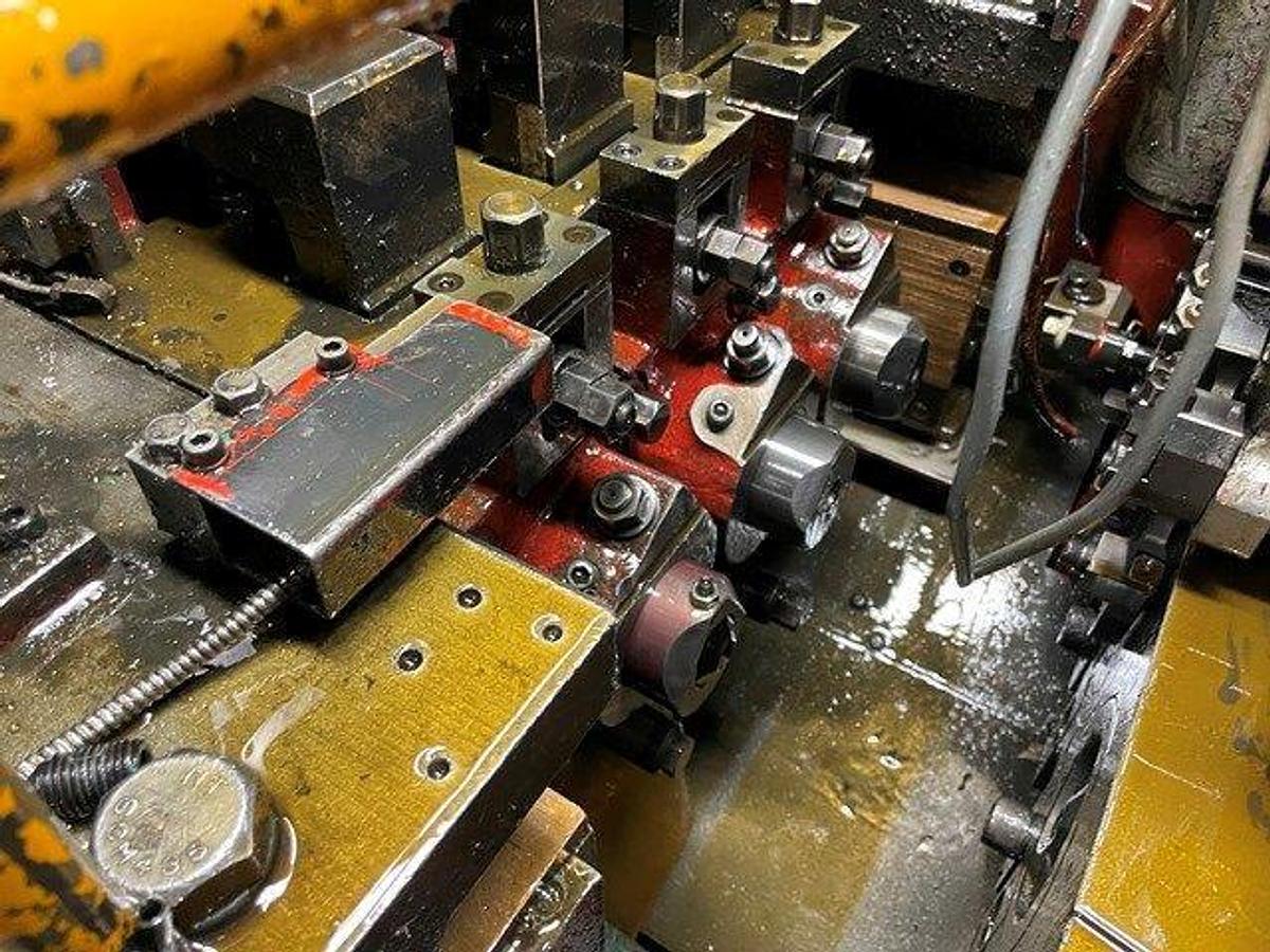 Gebraucht ASAHI OKUMA BF-1310-3 – 3 Matrizen / 3-Stufen Mehrstufenpresse (Progressive Header)