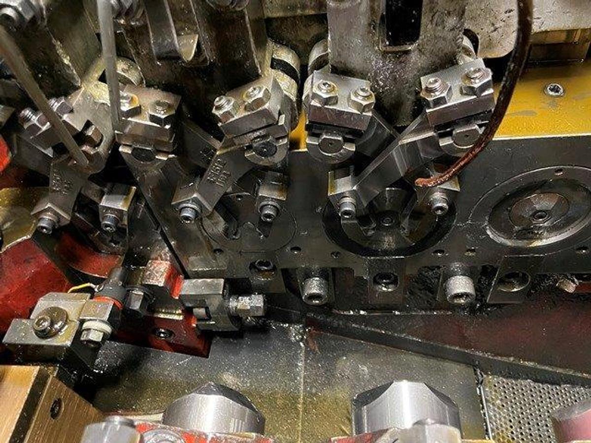 Gebraucht ASAHI OKUMA BF-1310-3 – 3 Matrizen / 3-Stufen Mehrstufenpresse (Progressive Header)