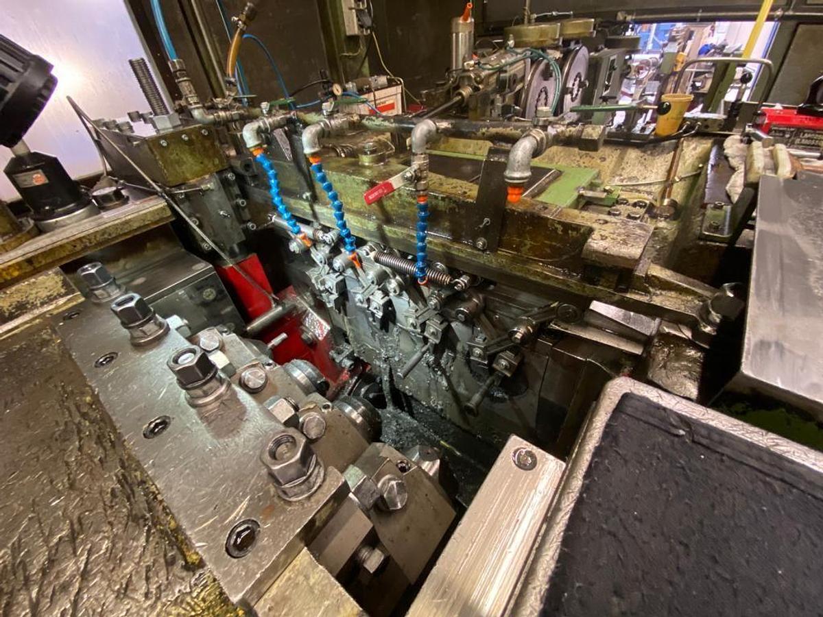 Gebraucht NEDSCHROEF HPT 6 – 4 Matrizen / 7-Stufen Mehrstufenpresse (Boltmaker)