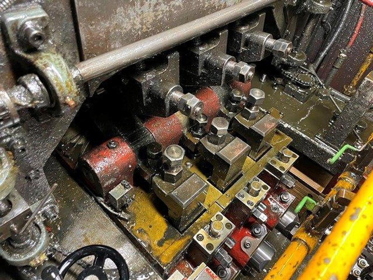 Gebraucht ASAHI OKUMA BF-1310-3 – 3 Matrizen / 3-Stufen Mehrstufenpresse (Progressive Header)