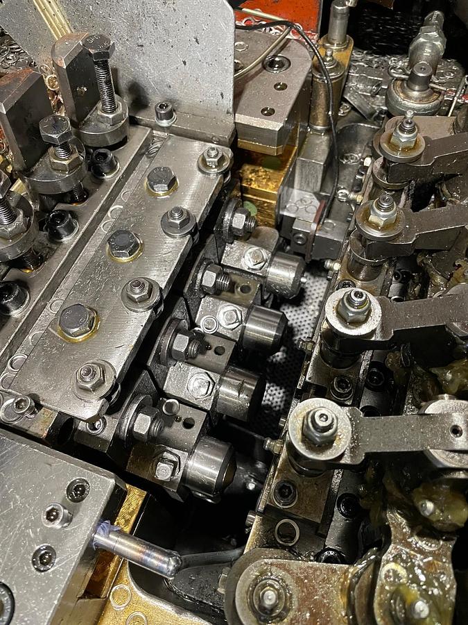 Gebraucht SACMA SP17 – 4 Matrizen / 7-Stufen Mehrstufenpresse (Boltmaker)