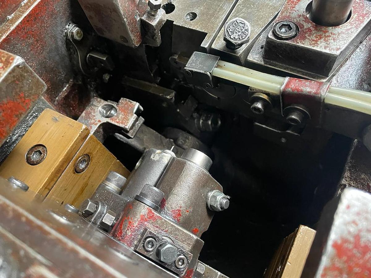 Gebraucht 1985 NATIONAL 51 Rivet Header