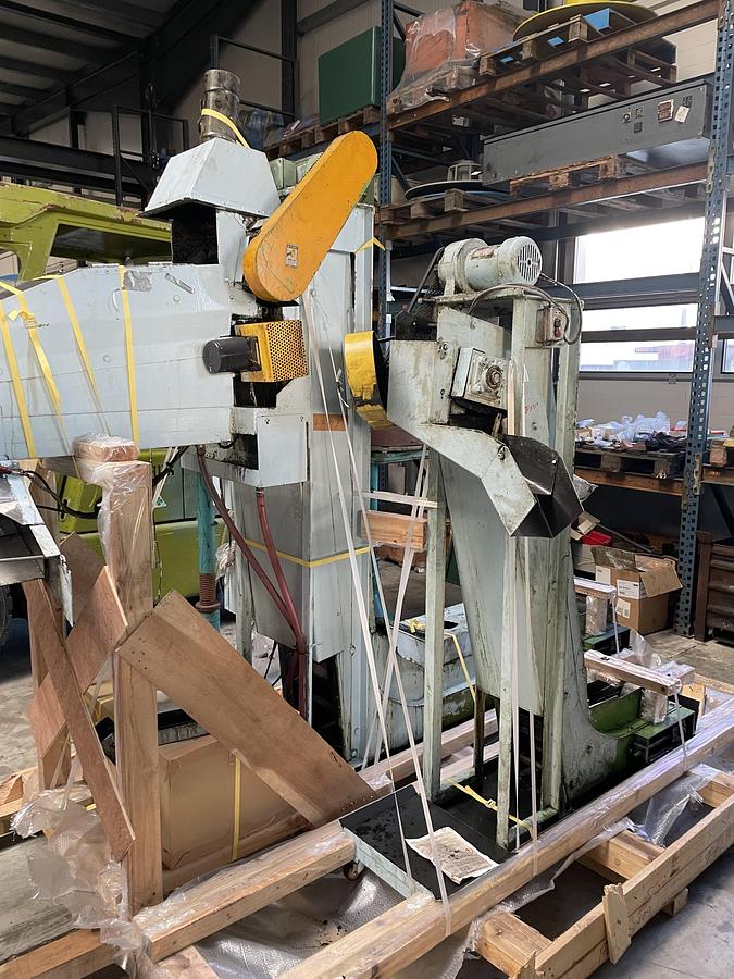 Gebraucht ASAHI OKUMA BF-1310-3 – 3 Matrizen / 3-Stufen Mehrstufenpresse (Progressive Header)