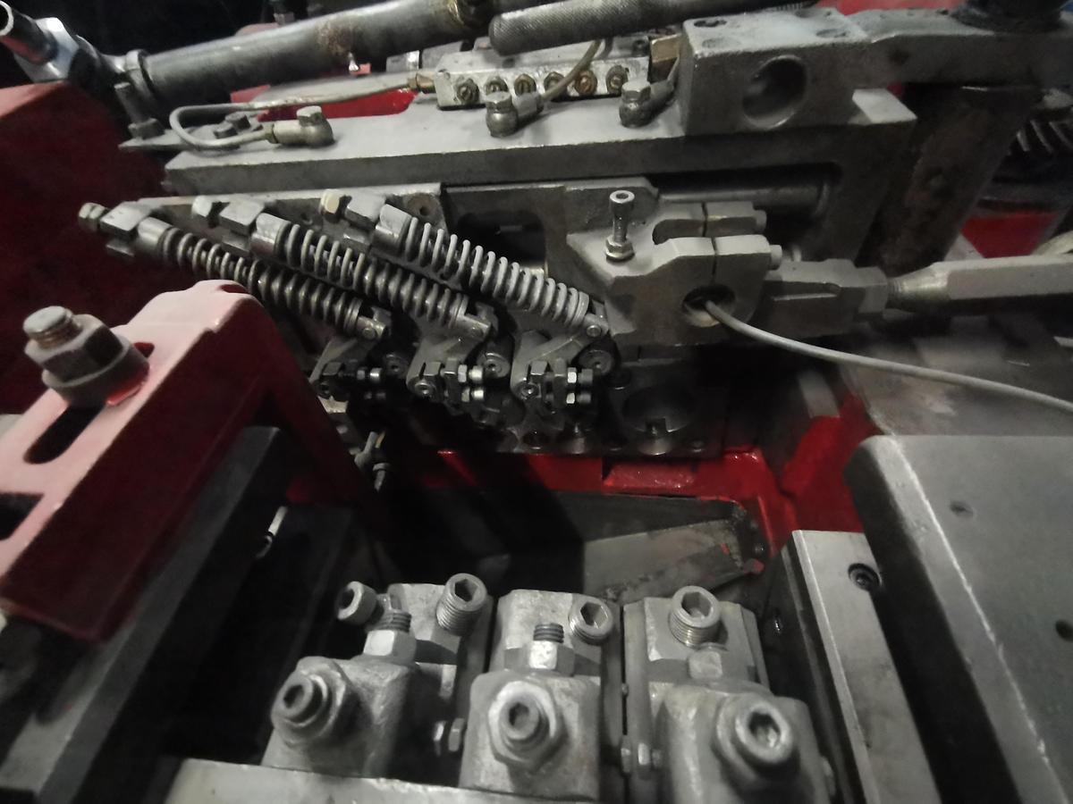 Gebraucht CHUN ZU CBF 63S – 3 Matrizen / 3-Stufen Mehrstufenpresse (Bolt Former)