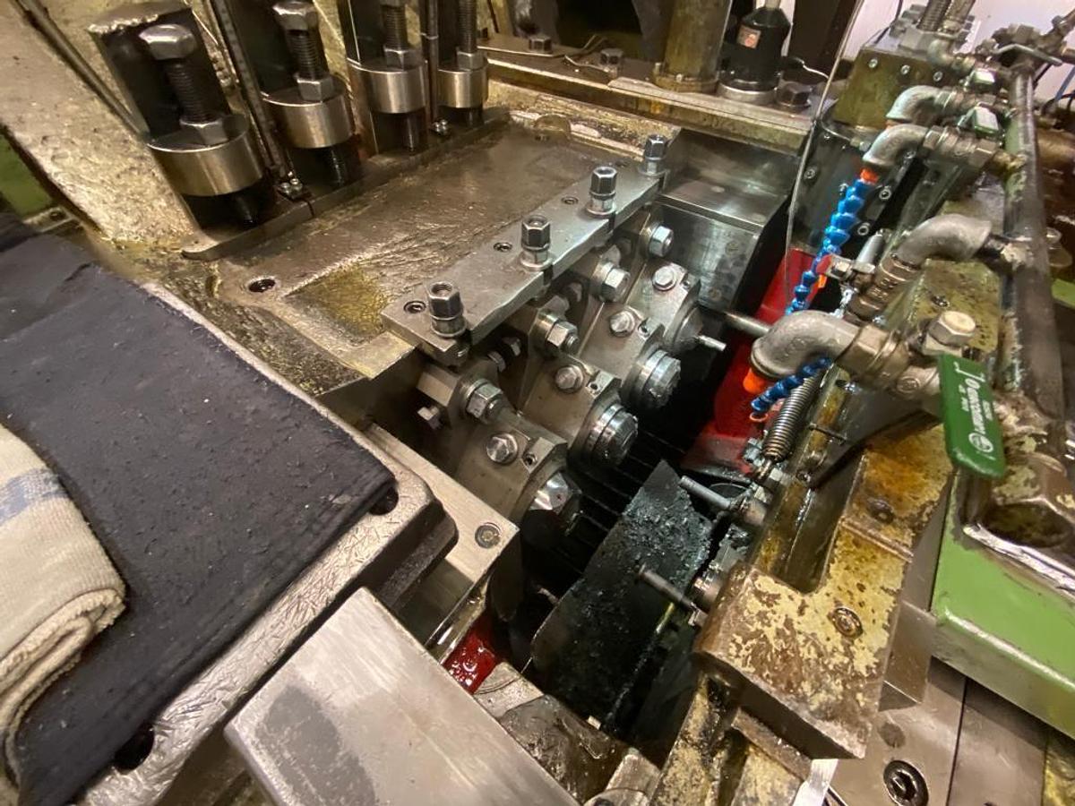 Gebraucht NEDSCHROEF HPT 6 – 4 Matrizen / 7-Stufen Mehrstufenpresse (Boltmaker)