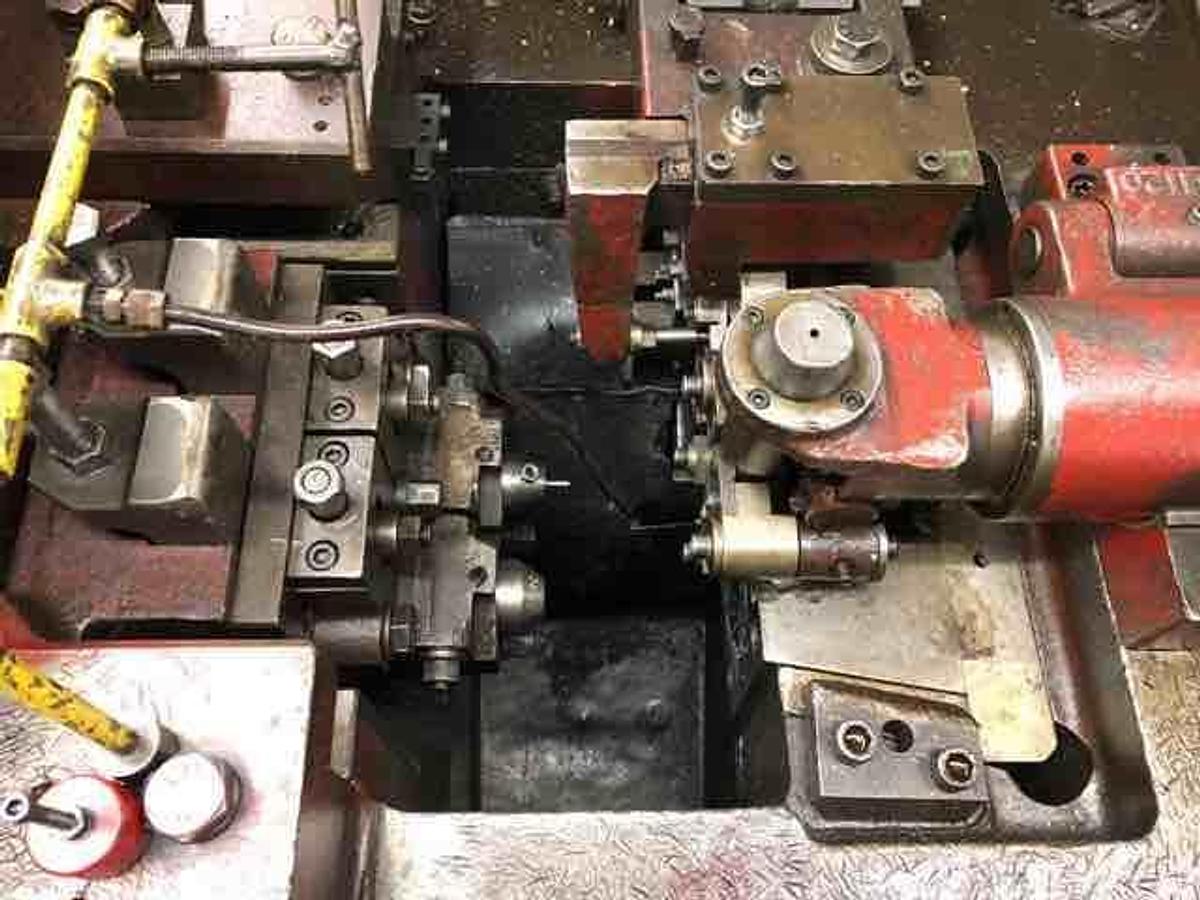 Gebraucht ASAHI OKUMA AOT-10B – 2 Matrizen / 2-Schlag Mehrstufenpresse (Cold Header)