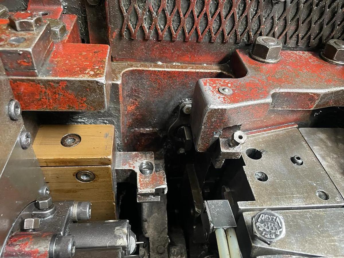 Gebraucht 1985 NATIONAL 51 Rivet Header