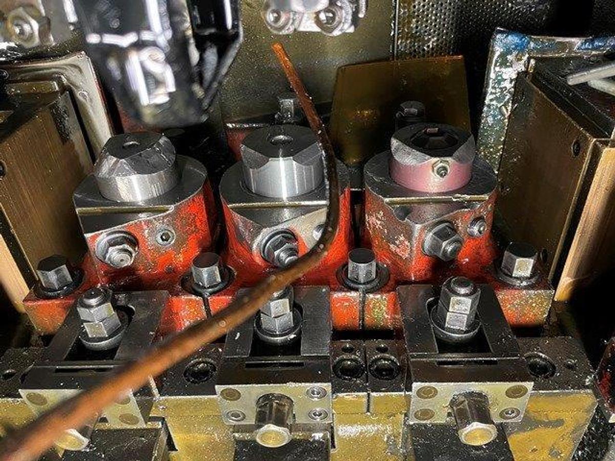 Gebraucht ASAHI OKUMA BF-1310-3 – 3 Matrizen / 3-Stufen Mehrstufenpresse (Progressive Header)