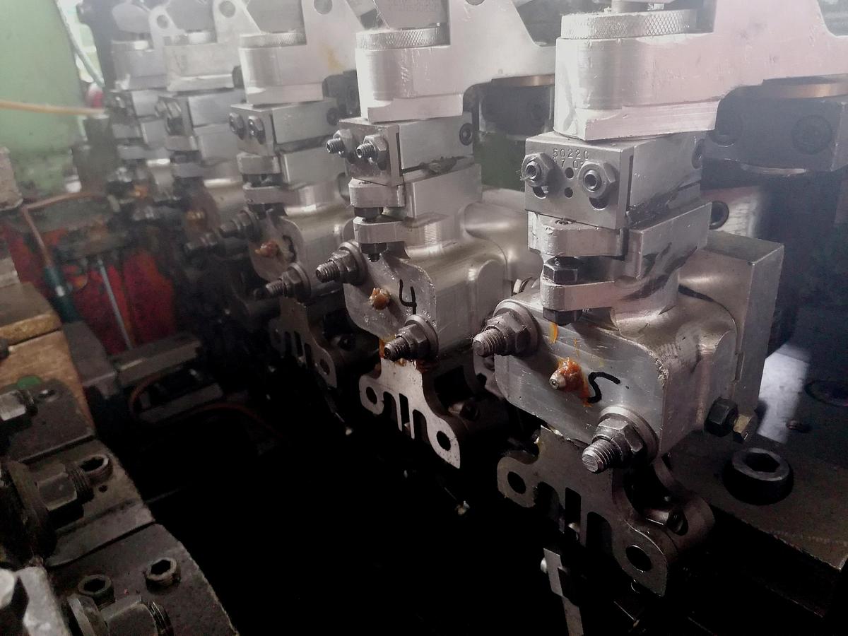 Gebraucht NATIONAL 625 – 5 Matrizen / 6-Stufen Parts Former mit Universaltransfer