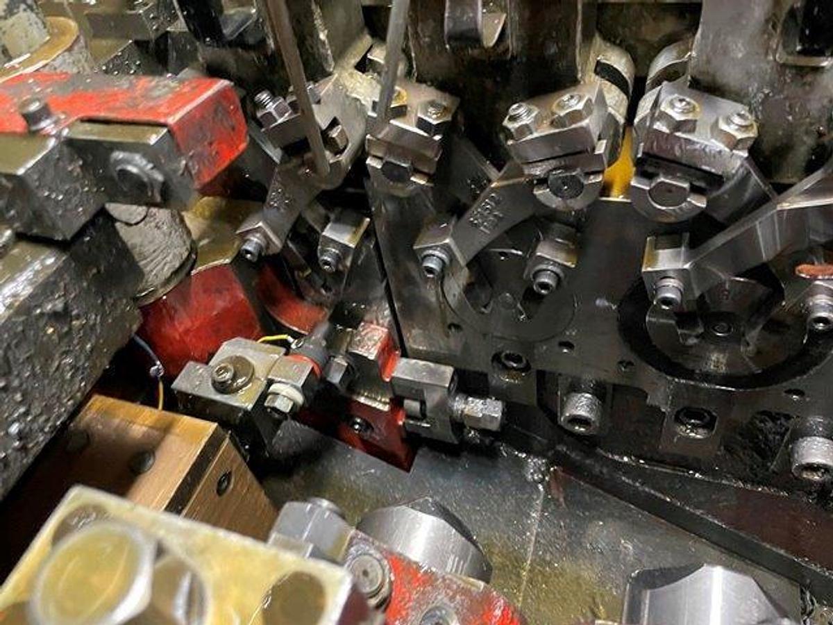 Gebraucht ASAHI OKUMA BF-1310-3 – 3 Matrizen / 3-Stufen Mehrstufenpresse (Progressive Header)