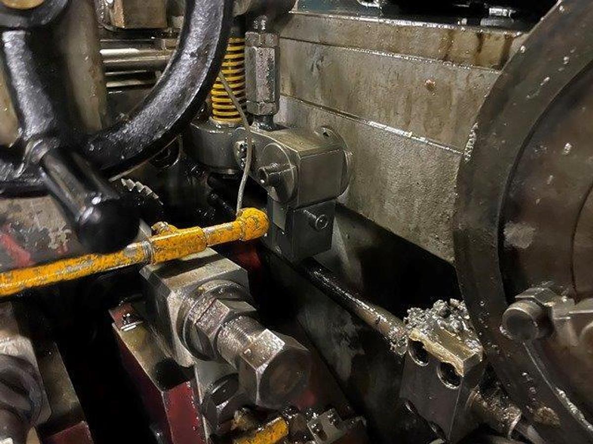 Gebraucht ASAHI OKUMA BF-1310-3 – 3 Matrizen / 3-Stufen Mehrstufenpresse (Progressive Header)